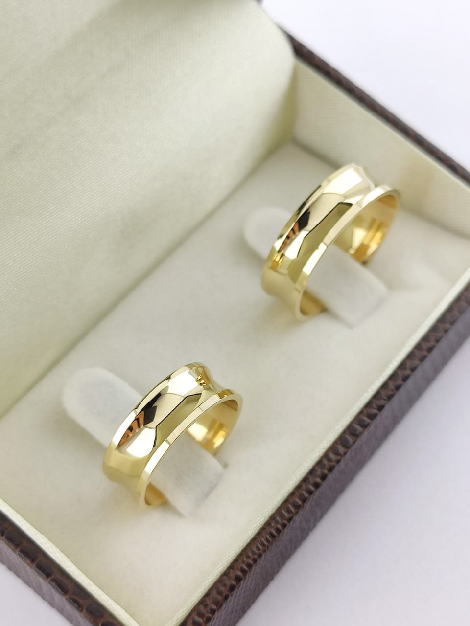 Alianças de Ouro18k Noivado e Casamento Banhado a Ouro 18k