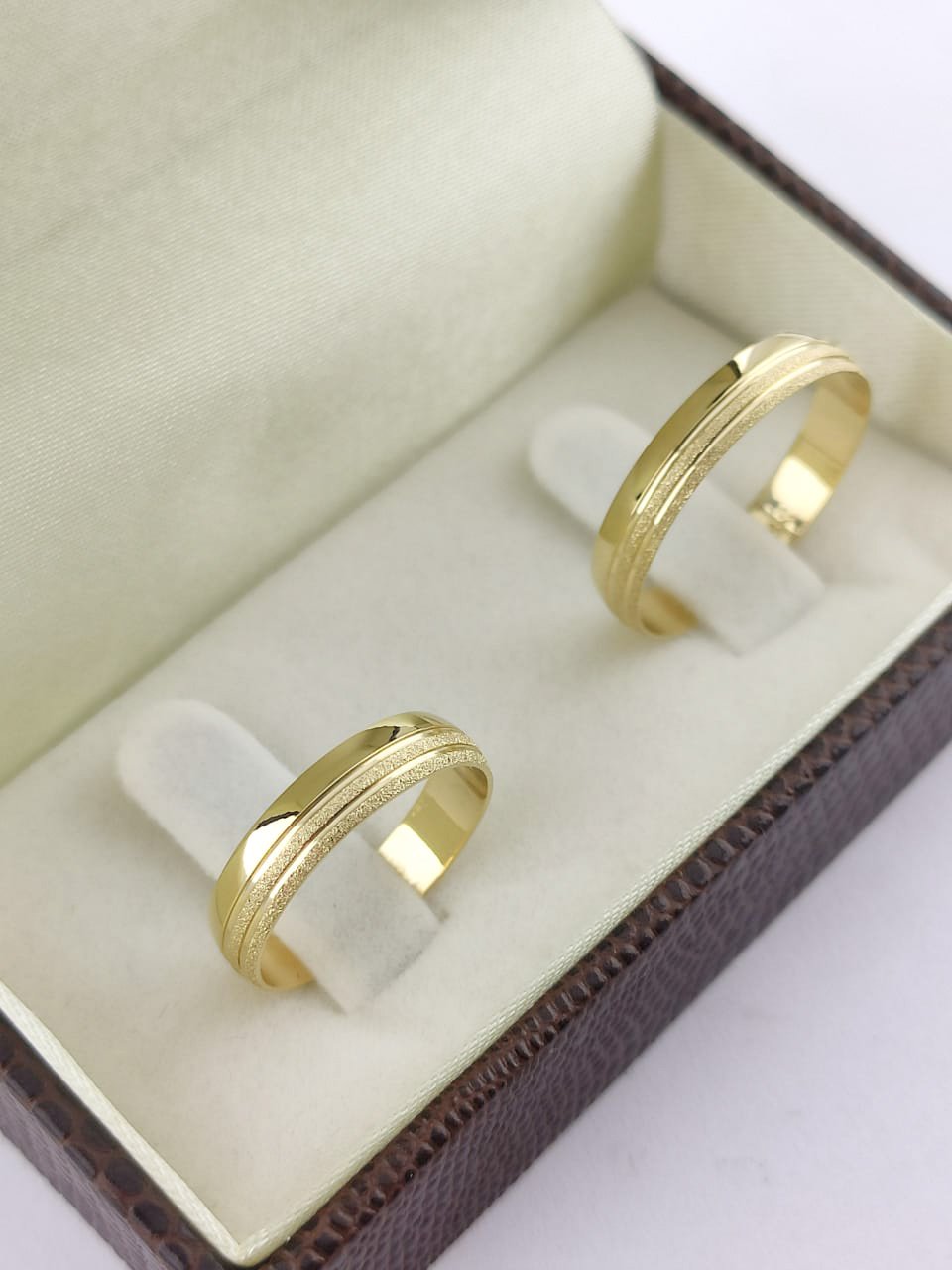 Alianças de Ouro18k Noivado e Casamento Banhado a Ouro 18k