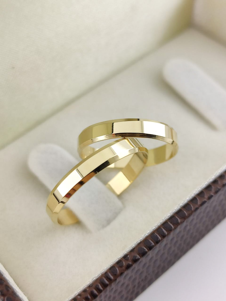 Alianças de Ouro18k Noivado e Casamento Banhado a Ouro 18k