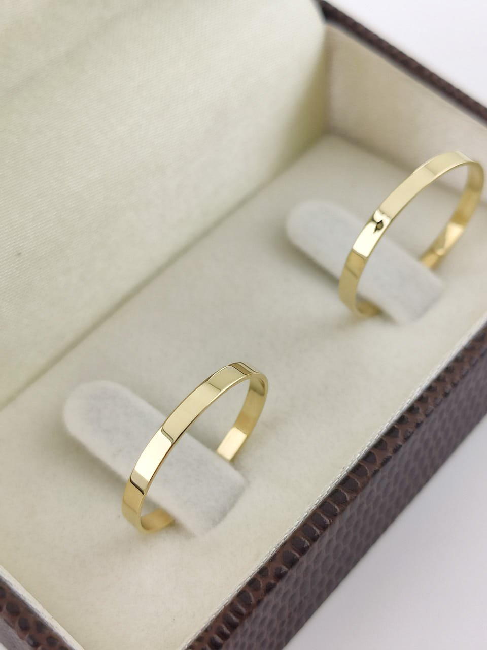 Alianças de Ouro18k Noivado e Casamento Banhado a Ouro 18k